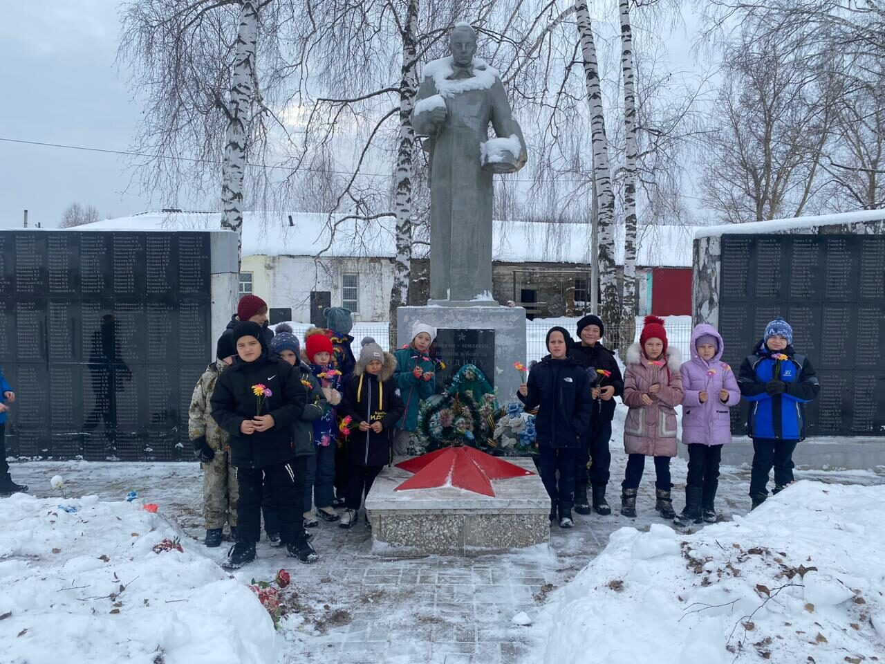 Памятник неизвестному солдату с.Пуштулим.