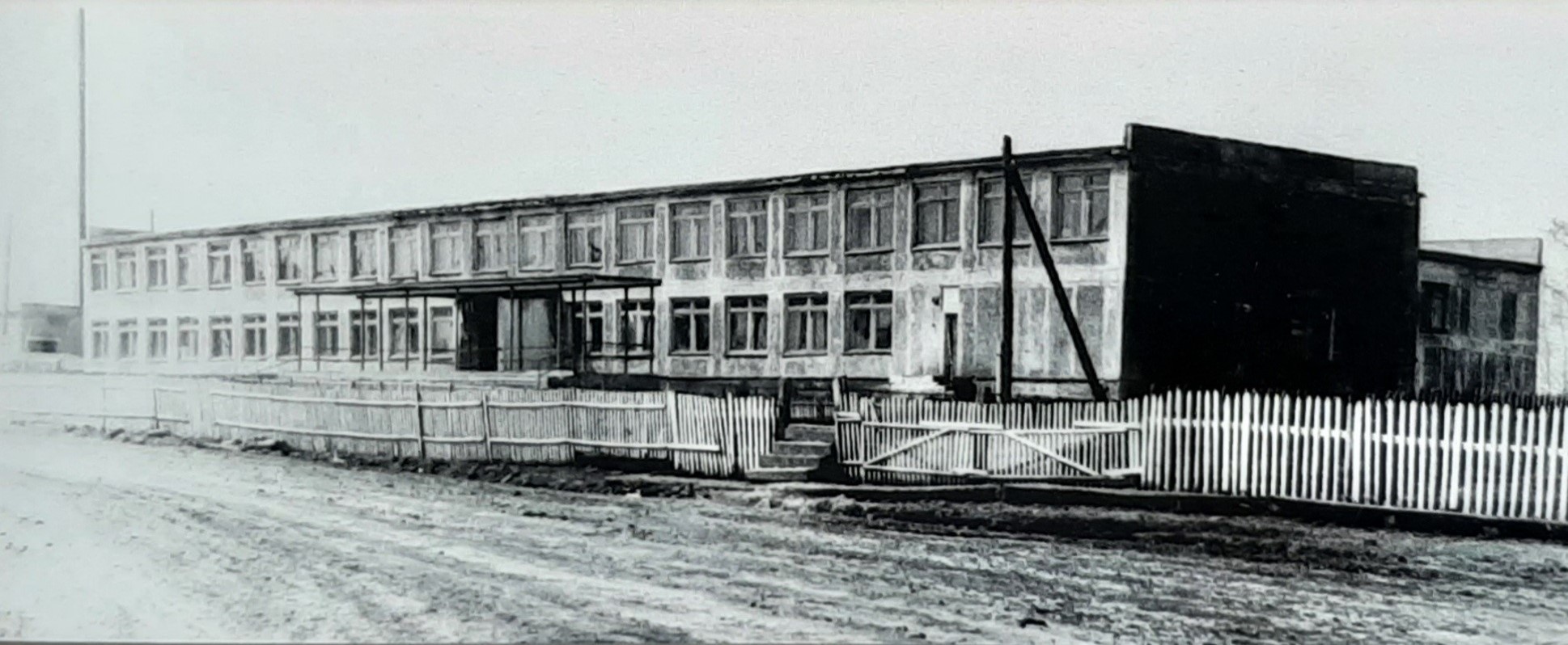 здание школы 1976г.